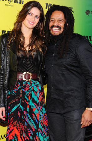 Isabeli Fontana curte <I>première</i> com o noivo Rohan Marley