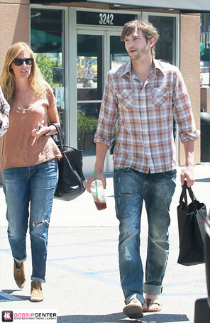 Ashton Kutcher almoça com mulher misteriosa