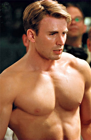 Chris Evans revela que foi apaixonado por Sandra Bullock e gosta de um <i>bom bumbum</i>