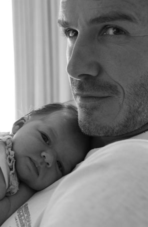 Filha de David e Victoria Beckham é convidada para estrelar campanha