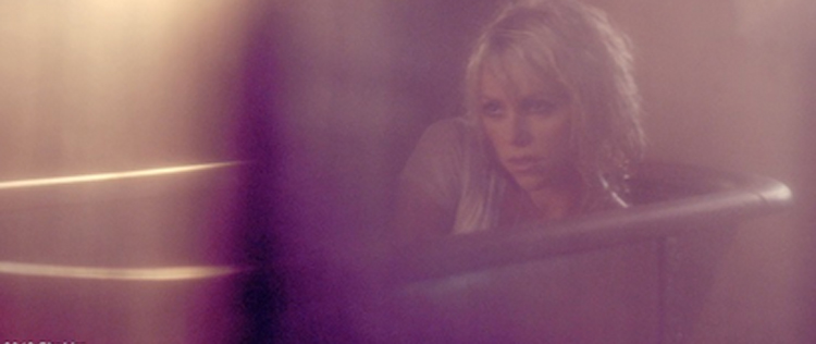 Shakira posta imagem sua em seu novo clipe, <i>Addicted To You</i>