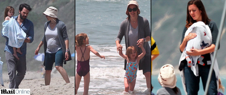 Jennifer Garner brinca com os filhos na praia