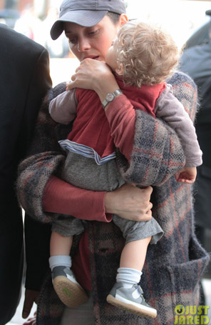 Marion Cotillard leva filho a <i>set</I> de filmagens