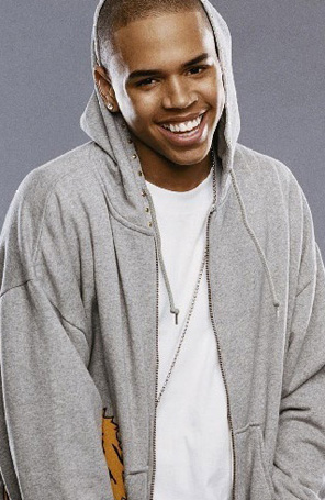 Chris Brown recebe parabéns de Rihanna
