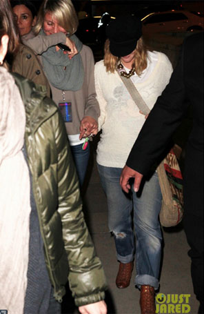 Drew Barrymore e Cameron Diaz vão ao show de <i>Coldplay</i>