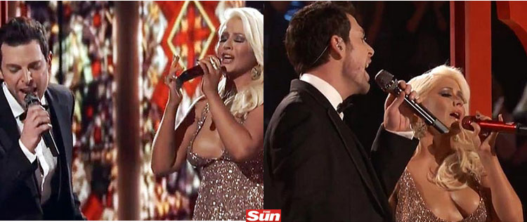 Christina Aguilera ofusca candidato de <i>The Voice</i> e quase mostra demais