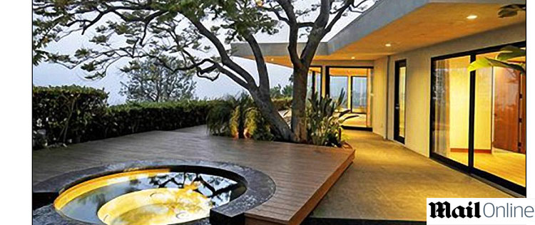 Jennifer Aniston e Justin Theroux alugam casa juntos