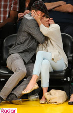 Justin Timberlake troca beijos com Jessica Biel