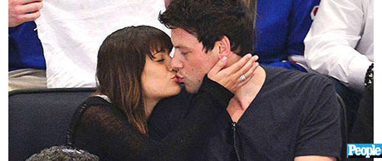 Lea Michele e Cory Monteith são vistos se beijando