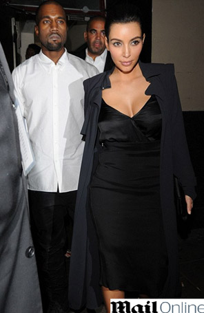 Kim Kardashian e Kanye West saem juntos de <i>show</i>