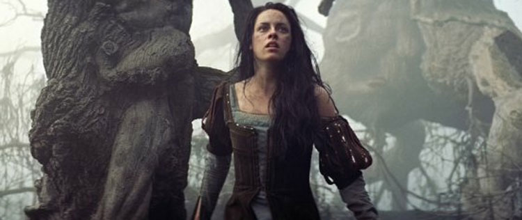 Kristen Stewart é elogiada por diretor de <i>Branca de Neve e o Caçador</i>