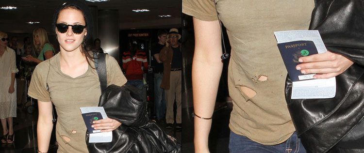 Kristen Stewart usa blusa furada em aeroporto