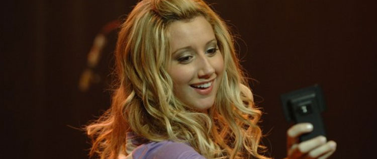 Ashley Tisdale diz ser fã de <i>One Direction</i>