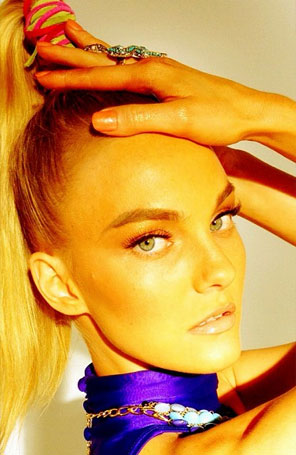 Carol Trentini pensa em ser mãe em 2013
