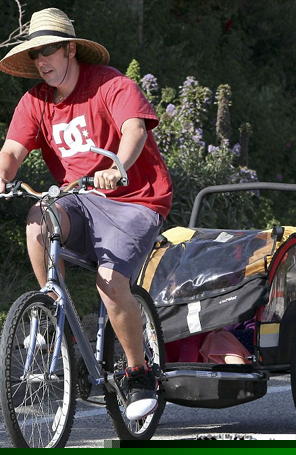 Adam Sandler leva filhas para passear de uma maneira inusitada
