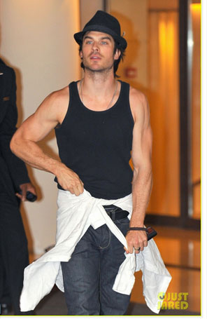 Ian Somerhalder anda de regata por Paris