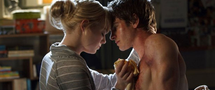 Emma Stone diz que Andrew Garfield <i>é Peter Parker</i>