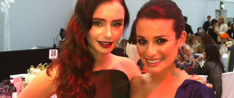 Lea Michele posa com Lily Collins