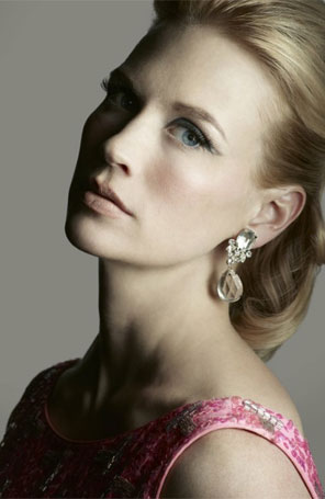 January Jones teve problemas com o figurino <i>Mad Men</i>. Entenda!