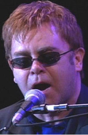 <i>- Ele está indo muito bem e se recuperando</i>, diz marido de Elton John