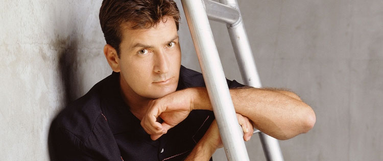 Ex-mulher de Charlie Sheen volta para <i>rehab</i>