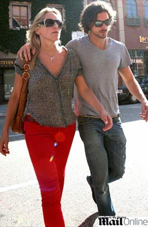 Sharon Stone é flagrada com <i>affair</i> em Beverly Hills