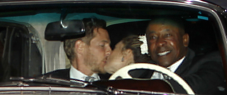 Drew Barrymore se casa na Califórnia