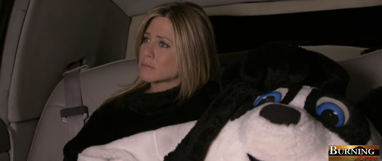 Jennifer Aniston participa de série da <i>web</i> vestida de urso