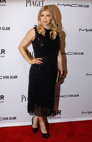 Fergie aposta em <i>look</i> discreto para baile da amFAR