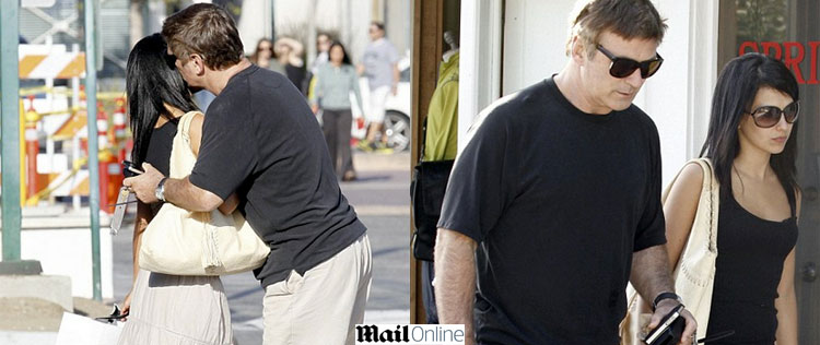 Alec Baldwin troca carinhos com a noiva