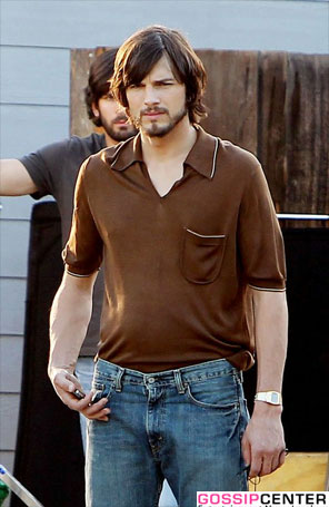 Veja foto de Ashton Kutcher como Steve Jobs em <i>set</i>