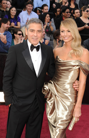 George Clooney e Stacy Keibler comemorarão um ano juntos