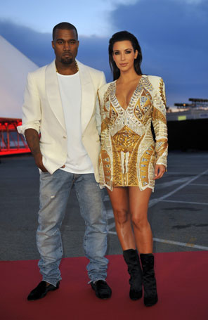 Kanye West nega ter publicado foto de mulher nua no <i>Twitter</i>