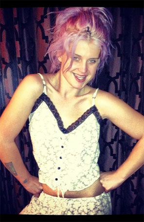 Kelly Osbourne publica foto sem maquiagem e de pijama