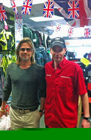 Brad Pitt quer comprar motos para seus filhos