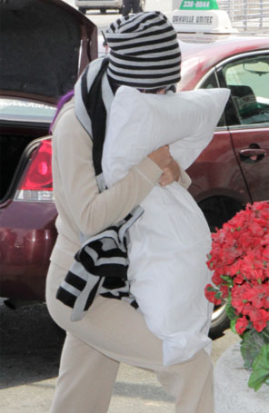 Nada de fotos, Katy Perry se esconde dos <i>paparazzi</i>