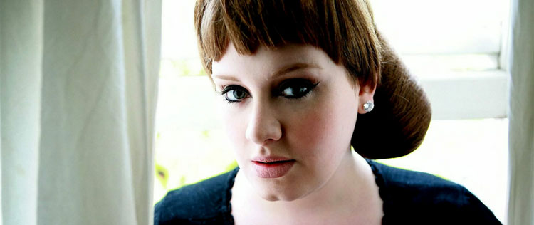 Adele tinha problemas com bebidas alcoólicas no começo da carreira