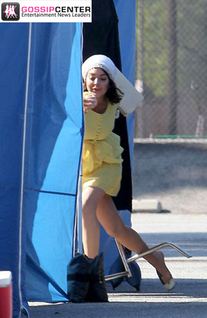 Lindsay Lohan tropeça no <i>set</i> de filmagens de <i>Liz & Dick</i>
