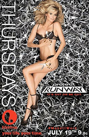 Com <i>lingerie</i>, Heidi Klum posa para pôster de <i>Project Runway</i>