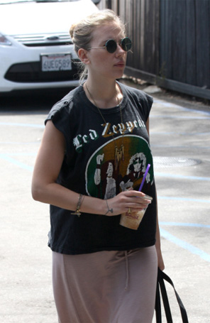 Scartlett Johansson é clicada sem maquiagem