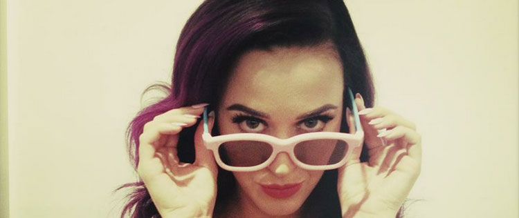 Katy Perry tinha medo de ser revistada pelos pais
