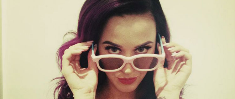 - <i>A ideia de que se deve ser perfeita para alcançar um sonho é falsa</i>, diz Katy Perry