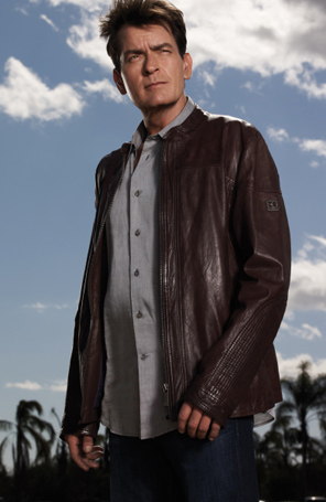 Charlie Sheen não acredita em clínicas de reabilitação