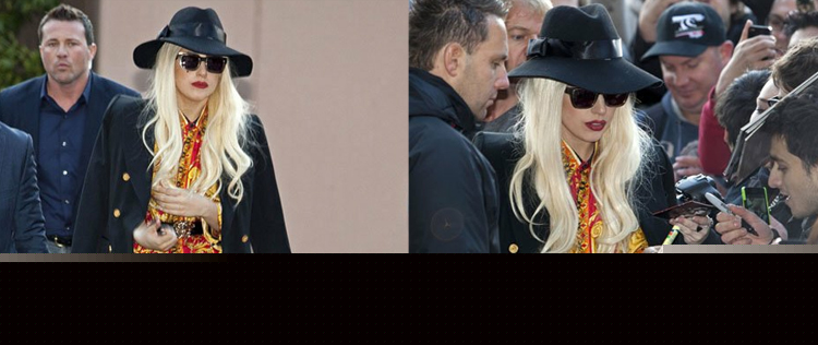 Lady Gaga é clicada ao chegar em Melbourne