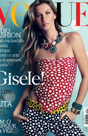 Gisele Bündchen cobre barriga com lenço para capa de revista