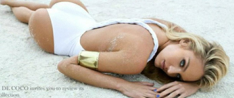 Candice Swanepoel posa de maiô