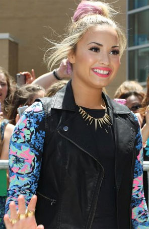 - <i>Emocionalmente, mexe um pouco com você</i>, diz Demi Lovato sobre papel de jurada
