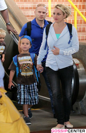 Britney Spears desembarca no Havaí