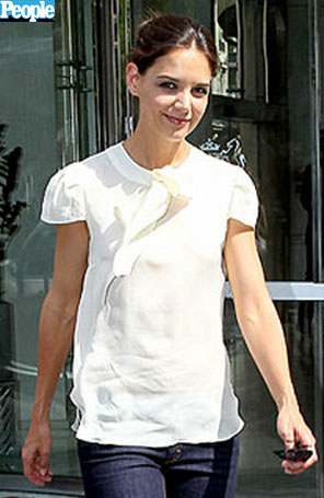 Katie Holmes faz sua primeira aparição após a separação para gravar <i>reality</i>