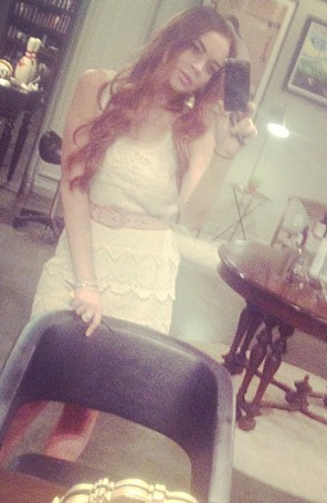 Lindsay Lohan termina as filmagens de <I>Liz & Dick</i> e volta a ser ruiva